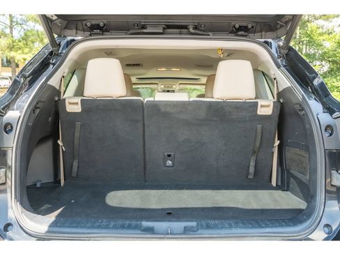 Used 2022 Toyota Highlander XLE FWD image 16