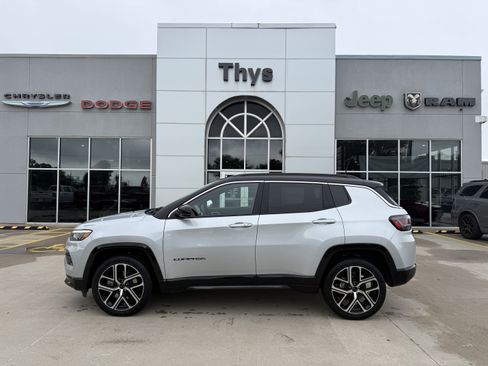 Used 2025 Jeep Compass Limited w/ Elite Group AWD/4WD image 34
