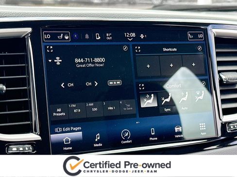 Used 2023 Chrysler Pacifica Touring-L FWD image 11