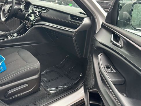 Used 2024 Jeep Grand Cherokee L Laredo image 30