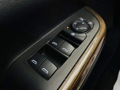 Used 2019 GMC Acadia SLE FWD image 46