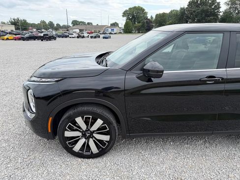 Used 2025 Mitsubishi Outlander SE FWD image 25