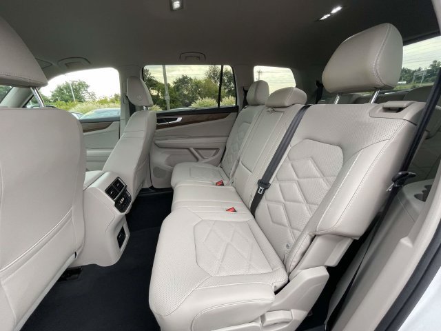 Certified 2026 Volkswagen Atlas SE w/ Black Wheel Package FWD image 13