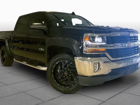 Used 2018 Chevrolet Silverado 1500 LT w/ Texas Edition image 2