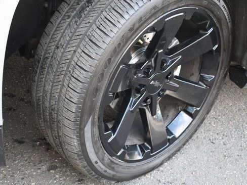 Used 2018 Chevrolet Suburban Premier image 11