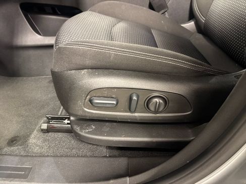 Used 2023 GMC Terrain SLE w/ Driver Convenience Package FWD image 26