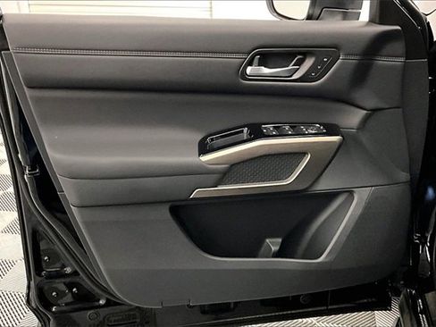 New 2025 Nissan Pathfinder Platinum w/ Lighting Package (N93) image 31