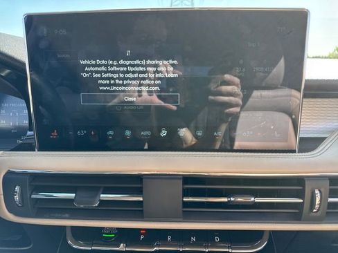 Used 2025 Lincoln Corsair AWD image 29