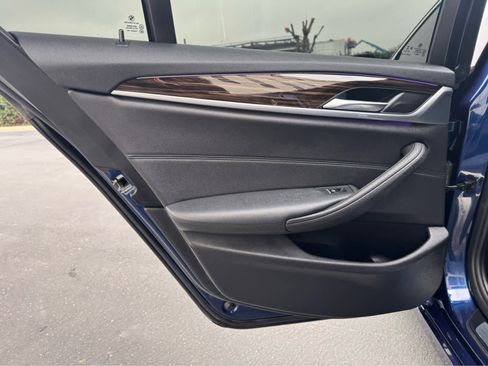 Used 2019 BMW 530i w/ Convenience Package image 18