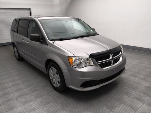 Used 2017 Dodge Grand Caravan SE FWD image 13