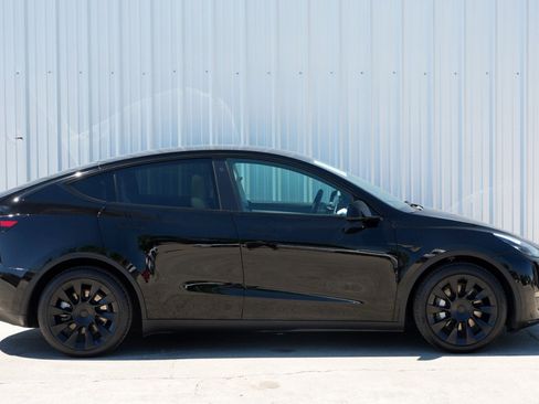 Used 2021 Tesla Model Y Long Range image 54