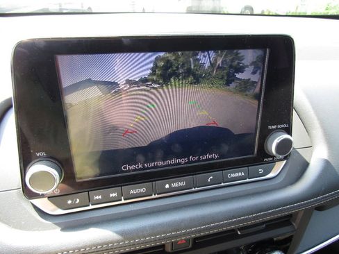 Used 2024 Nissan Rogue S AWD/4WD image 13