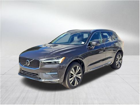 Certified 2023 Volvo XC60 B5 Plus image 2