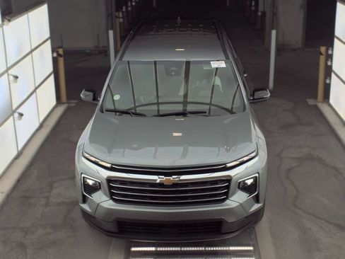 Used 2024 Chevrolet Traverse LT FWD image 2