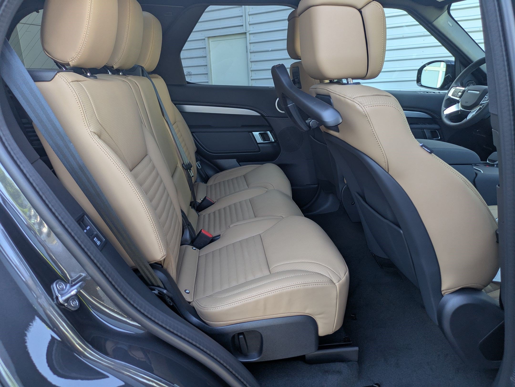 New 2026 Land Rover Discovery Limited Edition AWD/4WD image 28