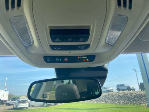 Used 2023 Buick Envision Essence w/ Sport Touring Package AWD/4WD image 33