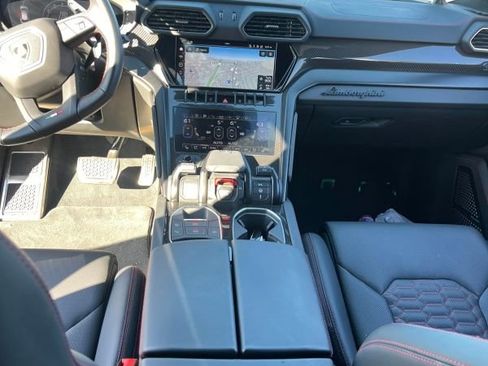 Used 2024 Lamborghini Urus S image 3