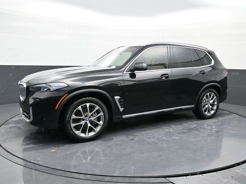 Used 2025 BMW X5 xDrive50e w/ Climate Comfort Package image 3