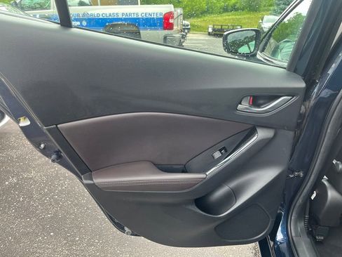 Used 2018 MAZDA MAZDA3 Touring FWD image 22