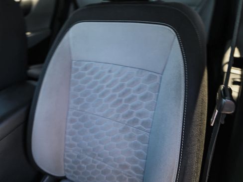 Used 2019 Chevrolet Equinox LS w/ LS Convenience Package FWD image 24