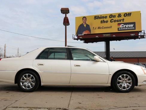 Used 2009 Cadillac DTS w/ Sun And Sound Package image 8