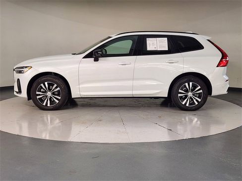 Used 2025 Volvo XC60 B5 Core image 5