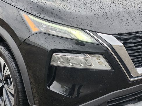 Used 2023 Nissan Rogue SV image 9