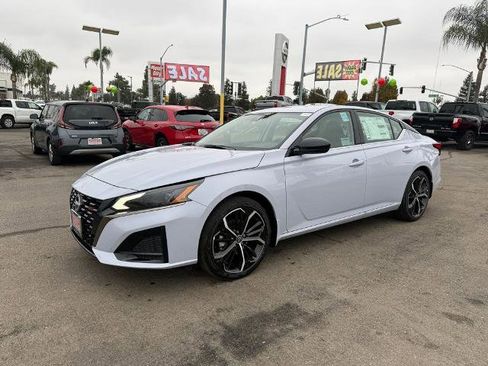 New 2025 Nissan Altima 2.5 SR image 3