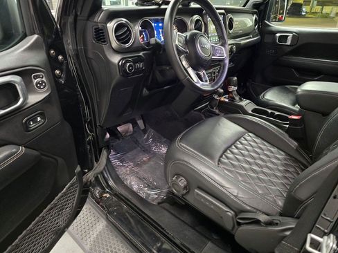 Used 2021 Jeep Wrangler Unlimited Sahara AWD/4WD image 15