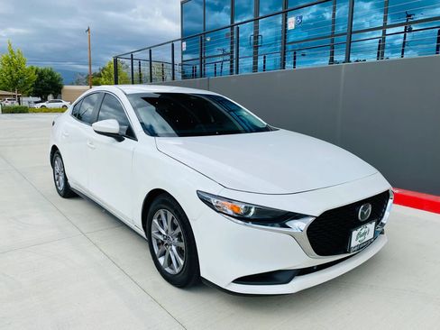 Used 2020 MAZDA MAZDA3 Sedan FWD image 27