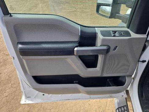 Used 2018 Ford F550 4x4 Regular Cab Super Duty image 11