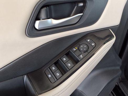 Used 2025 Nissan Rogue SV FWD image 23