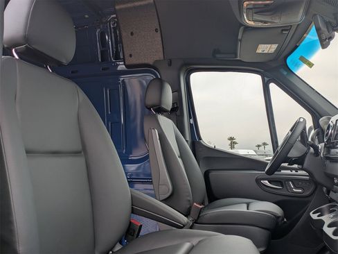 New 2025 Mercedes-Benz Sprinter 2500 image 9