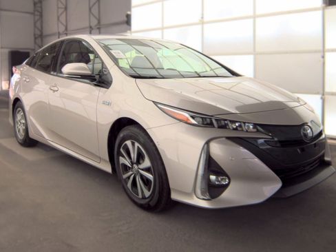 Used 2017 Toyota Prius Prime Advanced FWD image 4