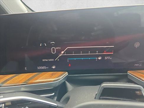 Used 2025 Cadillac Escalade ESV Sport Platinum w/ LPO, ONYX Package image 10