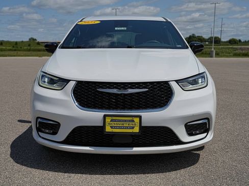 Used 2025 Chrysler Pacifica Select FWD image 2