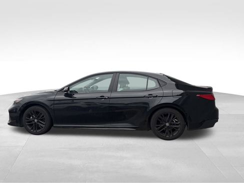 Used 2025 Toyota Camry SE image 11