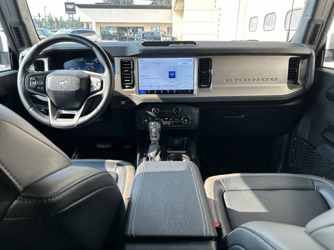 Used 2025 Ford Bronco Outer Banks AWD/4WD image 16