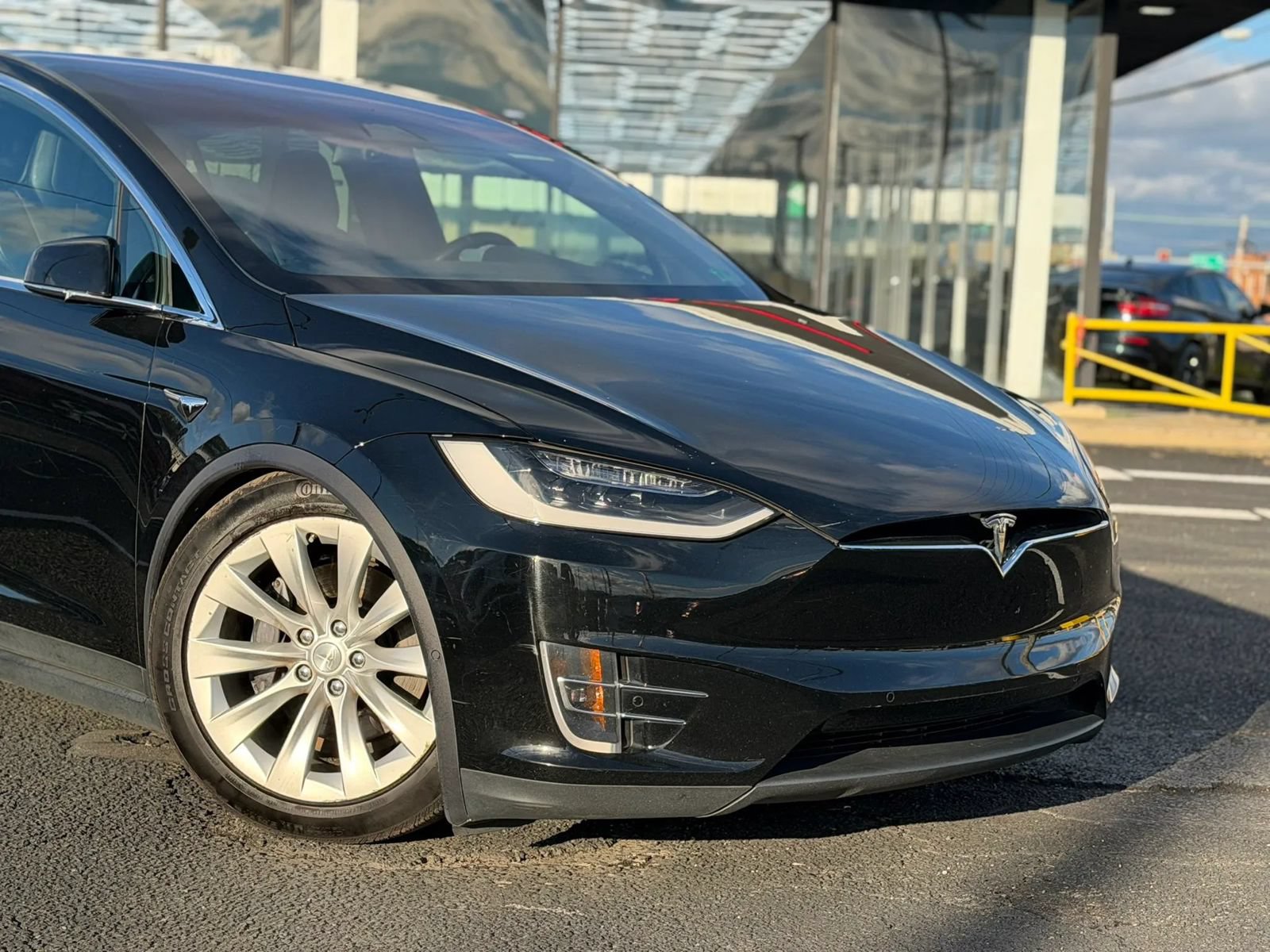 Used 2017 Tesla Model X 90D AWD/4WD image 3