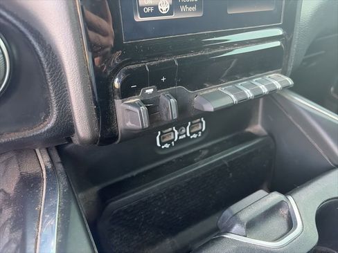 Used 2021 RAM 1500 Laramie w/ Sport Appearance Package image 17