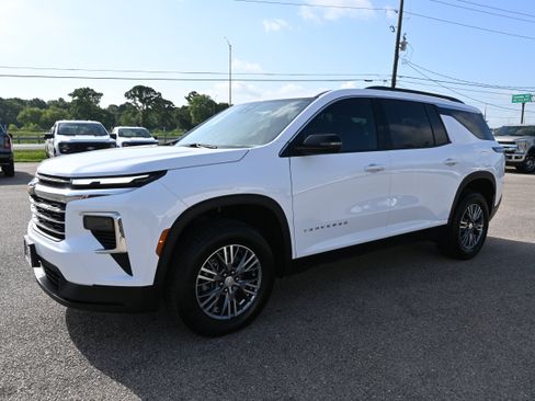 Used 2025 Chevrolet Traverse LT AWD/4WD image 7