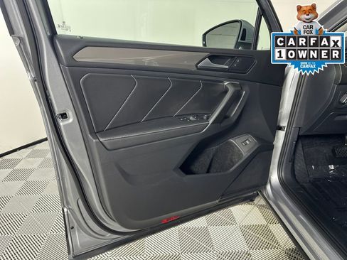 Used 2024 Volkswagen Tiguan SE image 11