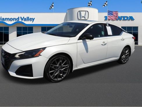 Used 2023 Nissan Altima 2.0 SR FWD image 3
