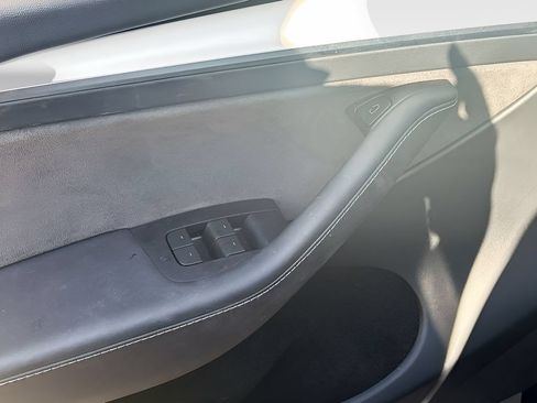 Used 2024 Tesla Model Y Performance AWD/4WD image 17