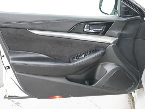 Used 2016 Nissan Maxima SR FWD image 19