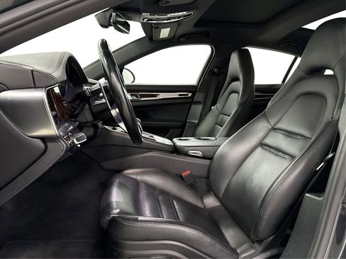 Used 2018 Porsche Panamera 4S image 9