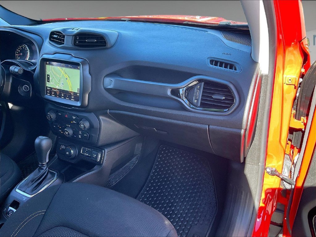Used 2023 Jeep Renegade Altitude AWD/4WD image 12
