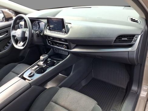 Used 2025 Nissan Rogue SV image 12