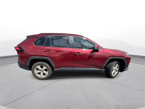 Used 2019 Toyota RAV4 XLE FWD image 5