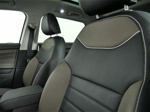 Used 2024 Volkswagen Taos SEL image 17